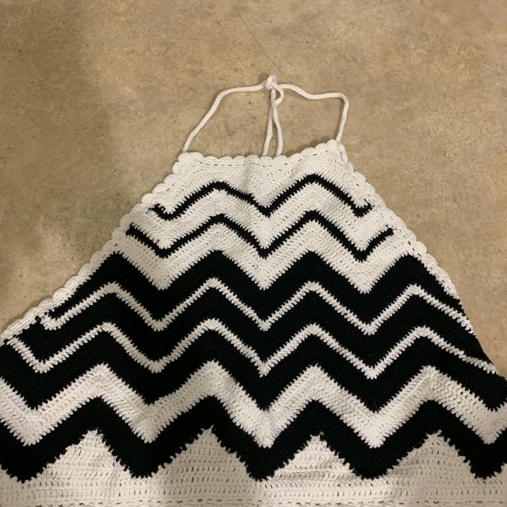 SIZE SMALL HALTER TOP